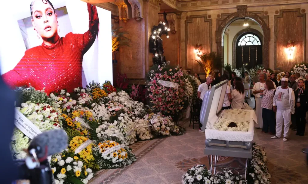 Rio de Janeiro (RJ), 25/07/2025 - Familiares, amigos e fãs dão último adeus à Preta Gil, durante velório no Theatro Municipal do Rio de Janeiro. Foto: Tomaz Silva/Agência Brasil