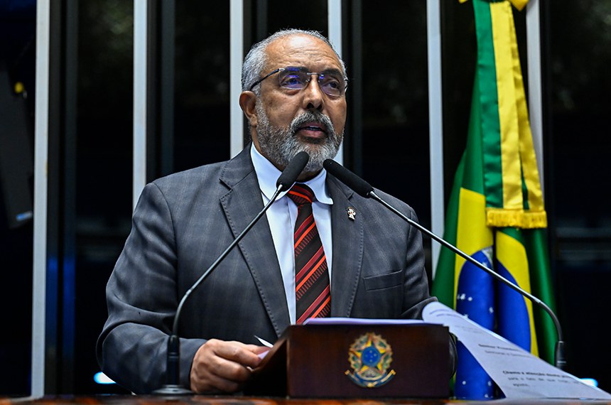 Em discurso, à tribuna, senador Paulo Paim (PT-RS).