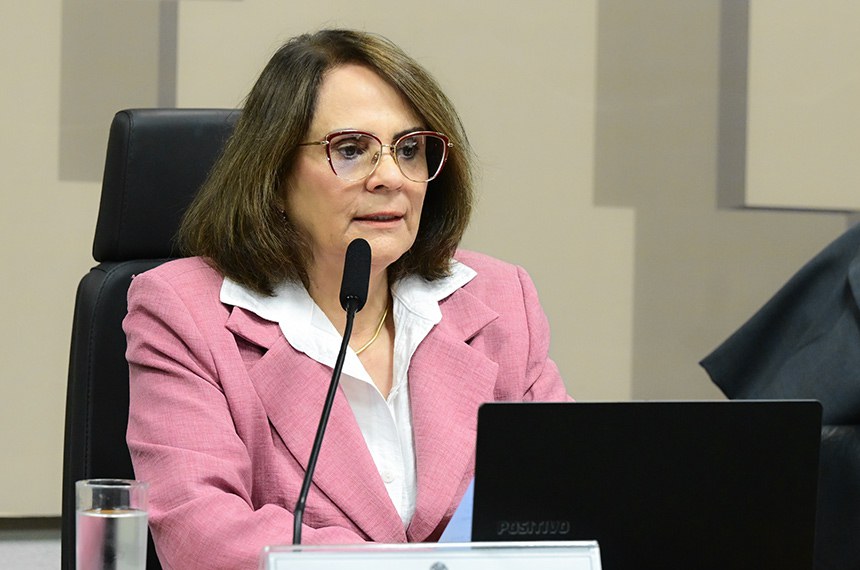 Mesa: 
presidente da CDH, senadora Damares Alves (Republicanos-DF) - em pronunciamento.