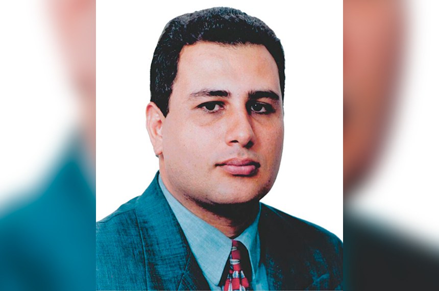 Manoel Bezerra de Mattos Neto foi advogado, vereador e ativista dos direitos humanos. Em 2000, quando era vereador em Itambé (PE), contribuiu para comissões parlamentares de inquérito (CPIs) sobre o enfrentamento a grupos de extermínio em Pernambuco e na Paraíba. Por consequência, ele foi alvo de atentados, emboscadas e perseguições. Mattos foi assassinado em janeiro de 2009, em Pitimbu (PB), após denunciar um desses grupos que atuavam na região de divisa entre Pernambuco e Paraíba, conhecida por 