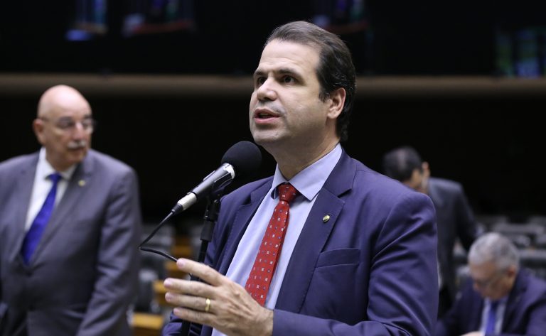 Deputado Aureo Ribeiro (Solidariedade-RJ) fala no Plenário da Câmara dos Deputados