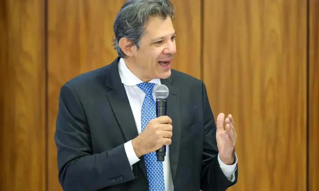 Brasília (DF) 18/03/2025 O ministro da Fazenda,  Fernando Haddad, durante assinatura do Projeto de Lei que prevê Isenção de Imposto de Renda (IR) para pessoas que recebem até R$ 5 mil por mês.  Foto: Fabio Rodrigues-Pozzebom/ Agência Brasil