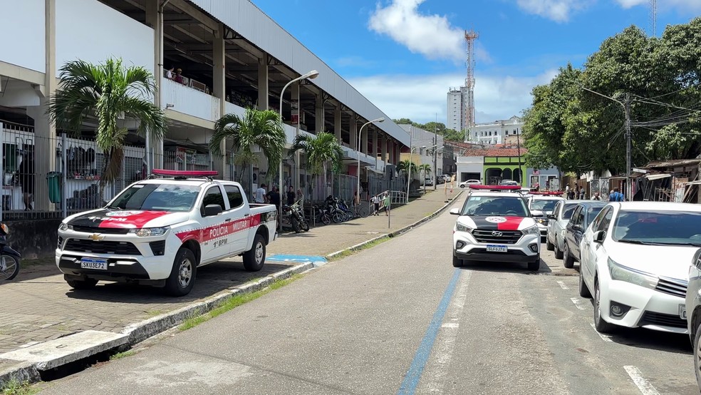 Homem é morto a tiros e outra pessoa fica ferida no Varadouro, em João Pessoa — Foto: Flávio Fernandes/TV Cabo Branco