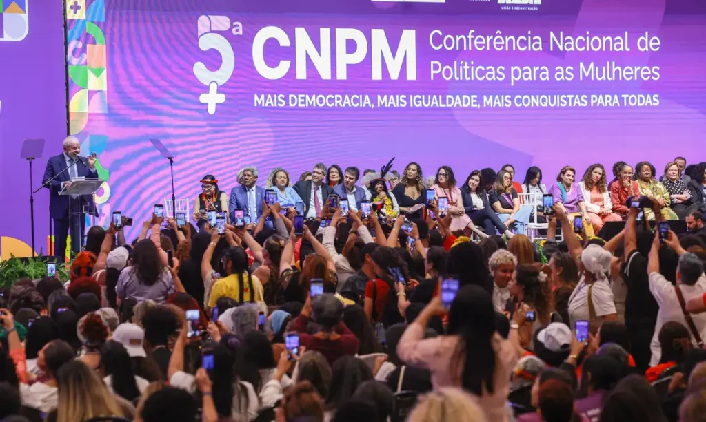 Brasília (DF), 29/09/2025 – O presidente Luiz Inácio Lula da Silva participa da cerimônia de abertura da 5ª conferência nacional de políticas para as mulheres.
Foto: Antonio Cruz/Agência Brasil