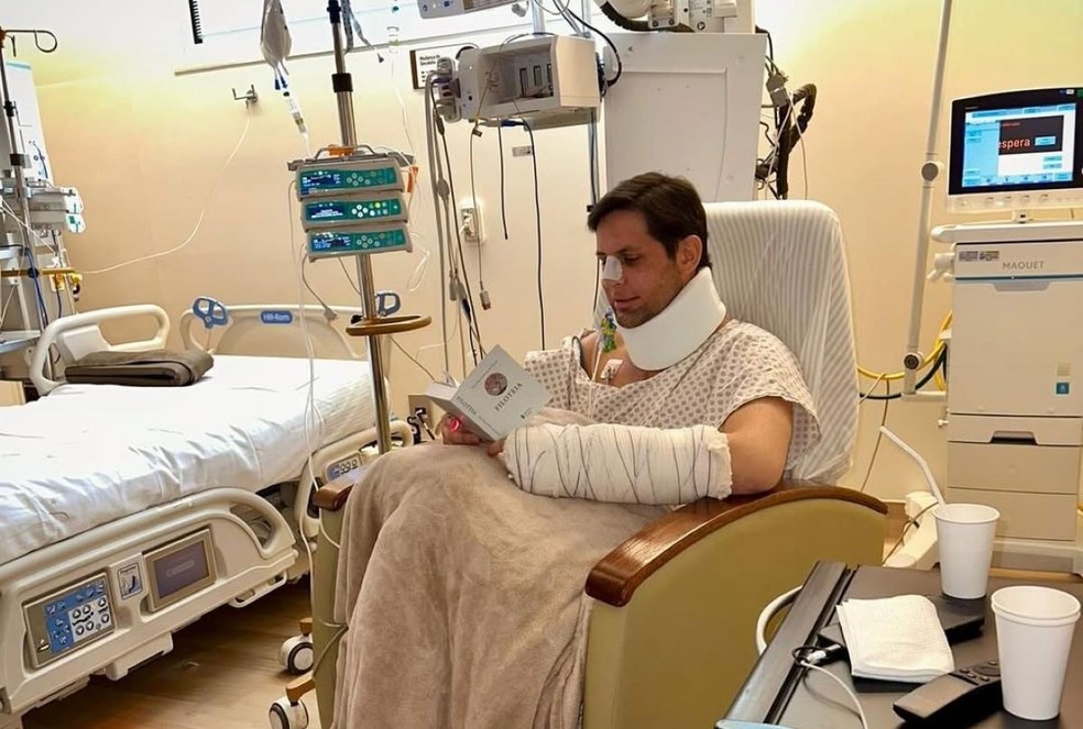 Rafael Motta compartilha imagem em recuperação no hospital em São Paulo — Foto: Reprodução