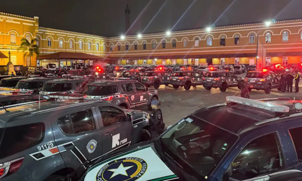 São Paulo (SP), 25/09/2025 - A Receita Federal e órgãos parceiros deflagraram a “Operação Spare”, desdobramento da “ Operação Carbono Oculto ”, realizada em 28 de agosto. A ação mira um dos principais operadores de uma organização criminosa que atua há mais de duas décadas no mercado de combustíveis no estado de São Paulo, além de pessoas a ele associadas. Os investigados são suspeitos de utilizar postos, empreendimentos imobiliários, motéis e lojas de franquia como instrumentos para lavagem de dinheiro e ocultação de patrimônio.. Foto: Receita Federal/Divulgação