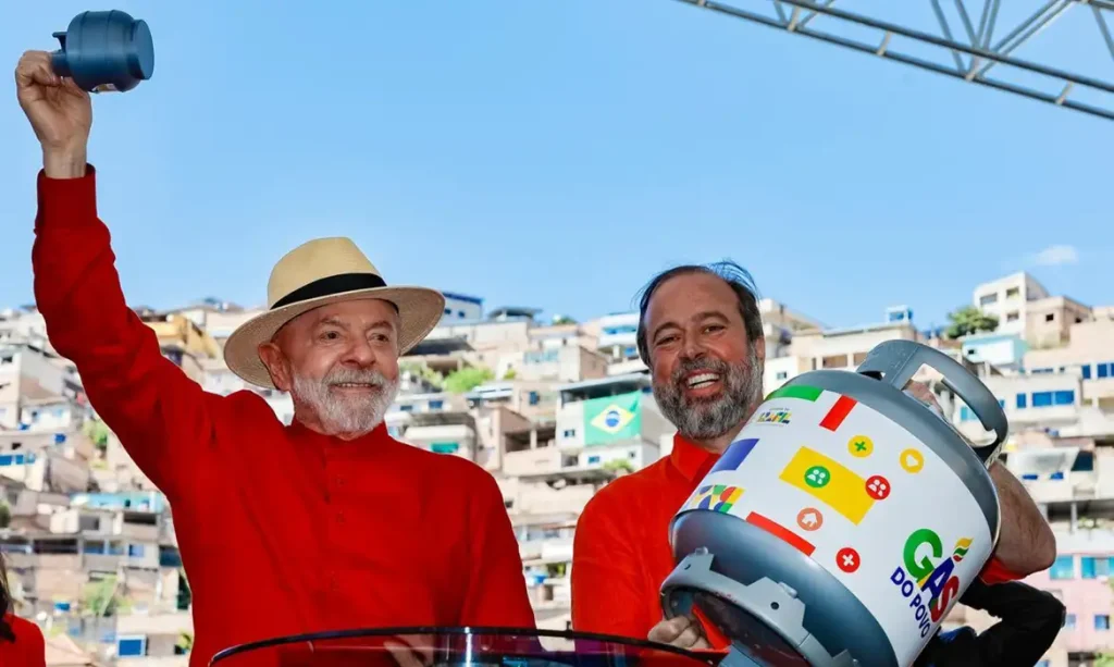 Belo Horizonte (MG), 04/09/2025 - Presidente da República, Luiz Inácio Lula da Silva, e o ministro de Minas e Energia, Alexandre Silveira, durante cerimônia de anúncio do Programa “Gás do Povo”. Foto: Ricardo Stuckert/PR