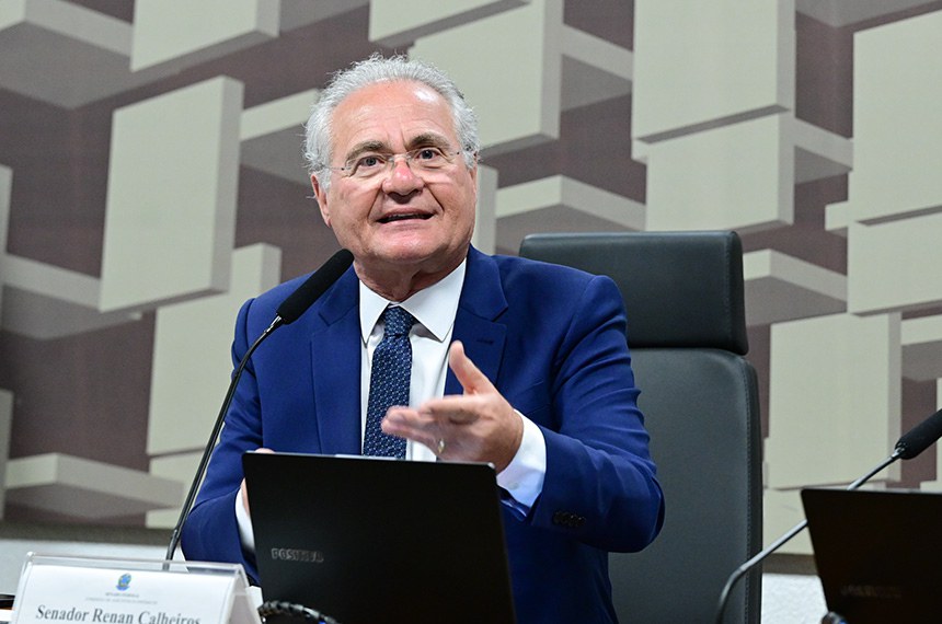 Mesa: 
presidente da CAE, senador Renan Calheiros (MDB-AL).