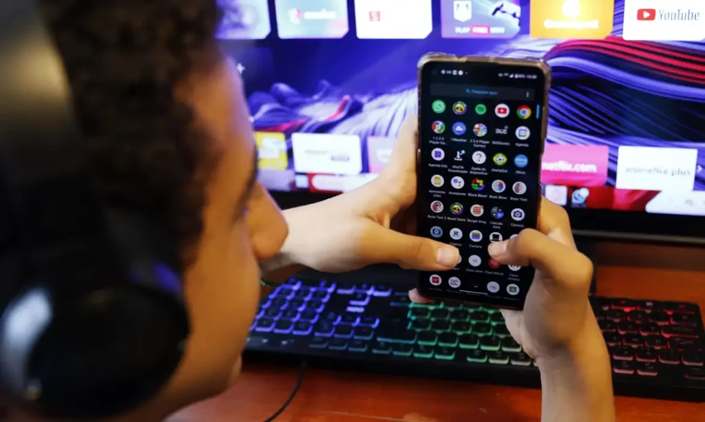 Brasília (DF), 27/01/2025 - Crianças com perfil aberto em redes sociais. Ian Fernandes de Alencar. Foto: Bruno Peres/Agência Brasil