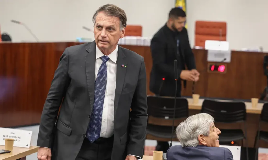 Brasília (DF), 10/06/2025 - O ex presidente Jair Bolsonaro chegando para depoimento na 1 turma do STF.
O ministro do Supremo Tribunal Federal (STF) Alexandre de Moraes começa a ouvir os réus do núcleo 1 na ação da trama golpista, os interrogatórios ocorrerão presencialmente na sala de julgamentos da primeira turma da corte 
Foto: Valter Campanato/Agência Brasil