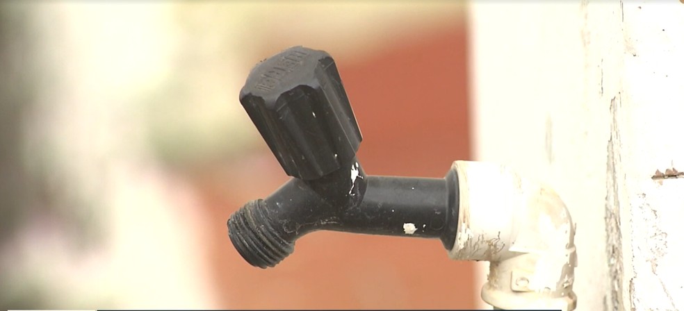 Falta água em áreas de Campina Grande há quatro dias; Cagepa diz que retorno do serviço é gradativo — Foto: TV Paraíba/Reprodução