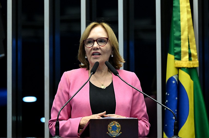 Em discurso, à tribuna, senadora Zenaide Maia (PSD-RN).