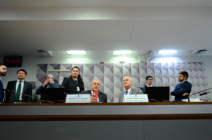 Mesa: 
vice-presidente da CMMPV 1.303/2025, deputado Carlos Zarattini (PT-SP);
presidente da CMMPV 1.303/2025, senador Renan Calheiros (MDB-AL).