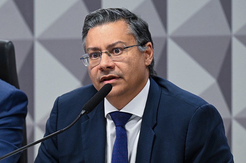 Mesa: 
relator da CPMI - INSS, deputado Alfredo Gaspar (União-AL); 
secretário de comissão, Marcelo Assaife Lopes; 
presidente da CPMI - INSS, senador Carlos Viana (Podemos-MG); 
ex-procurador-geral do Instituto Nacional do Seguro Social (INSS), Virgílio Antônio Ribeiro de Oliveira Filho; 
advogada do depoente, Izabella Hernandez Borges; 
advogado do depoente, Maurício Moscardi Grillo.