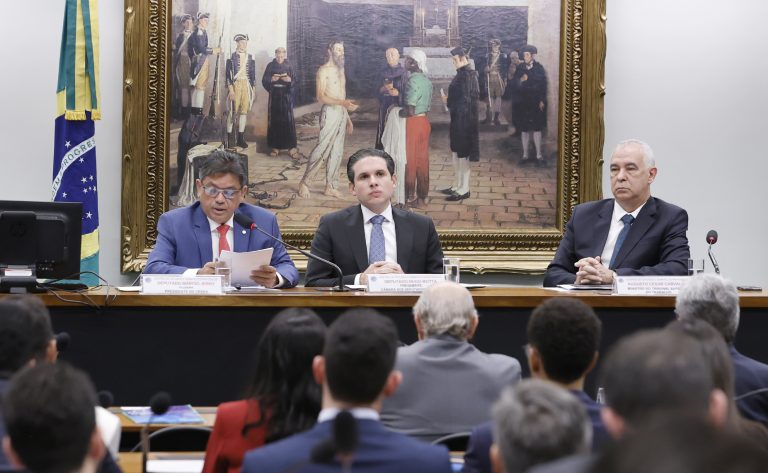 Seminário Interativo - Pejotização no Brasil: Desafios Jurídicos e Econômicos. Dep. Márcio Jerry (PCdoB - MA). Presidente da Câmara dos Deputados, Hugo Motta (REPUBLICANOS - PB) e Ministro do Tribunal Superior do Trabalho, Augusto César Leite de Carvalho.