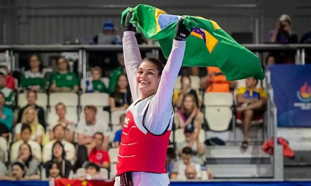 Brasília (DF), 24/10/2025 - A lutadora Maria Clara Pacheco colocou o Brasil de volta ao topo do pódio do Campeonato  Mundial de taekwondo. Foto: CBTKD/Divulgação