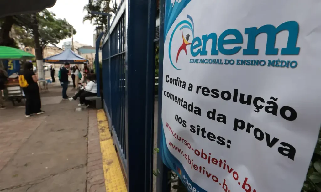 São Paulo (SP), 09/11/2025 - Estudantes no primeiro dia de provas do ENEM na UNIP Vergueiro em São Paulo. Foto: Paulo Pinto/Agência Brasil.