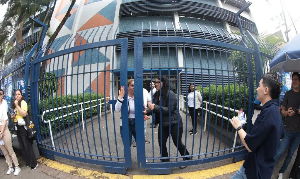 São Paulo (SP), 09/11/2025 - Estudantes no primeiro dia de provas do ENEM na UNIP Vergueiro em São Paulo. Foto: Paulo Pinto/Agência Brasil.