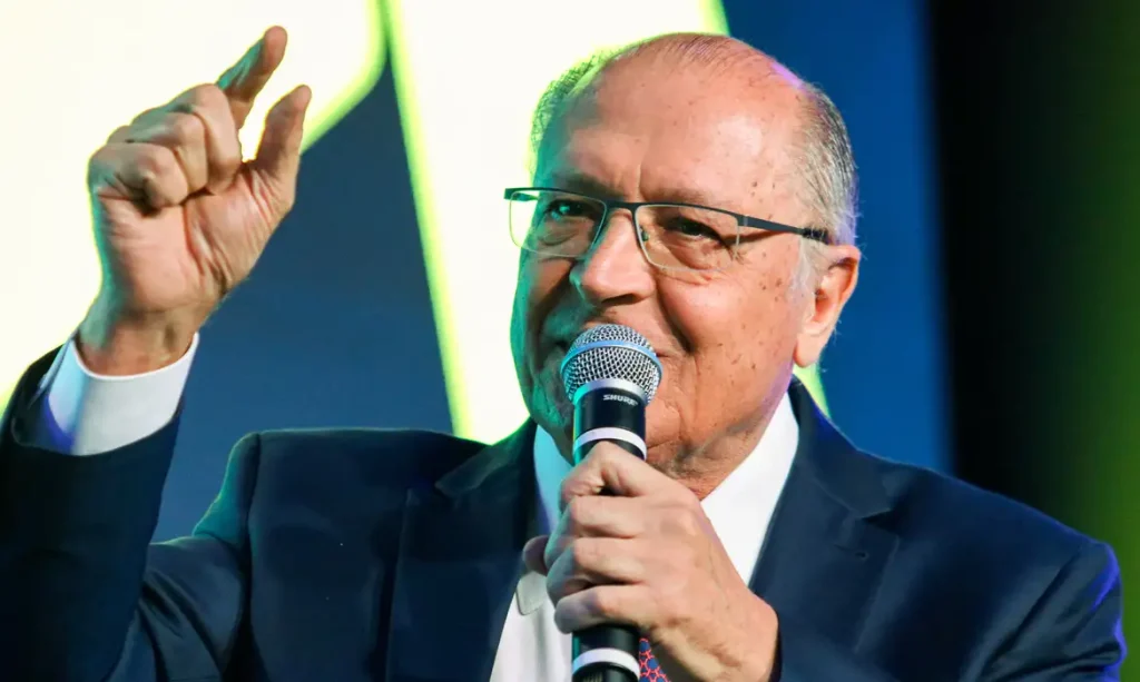 São Paulo (SP), 12/05/2025 - O presidente em exercício e ministro do Desenvolvimento, Indústria, Comércio e Serviços, Geraldo Alckmin, afirmou hoje, que a estimativa é de que o comércio varejista movimente R$ 16 bilhões este ano. A projeção foi anunciada durante o Apas Show, festival de alimentos e bebidas que termina na próxima quinta-feira (15).
Foto: Cadu Pinotti/Agência Brasil