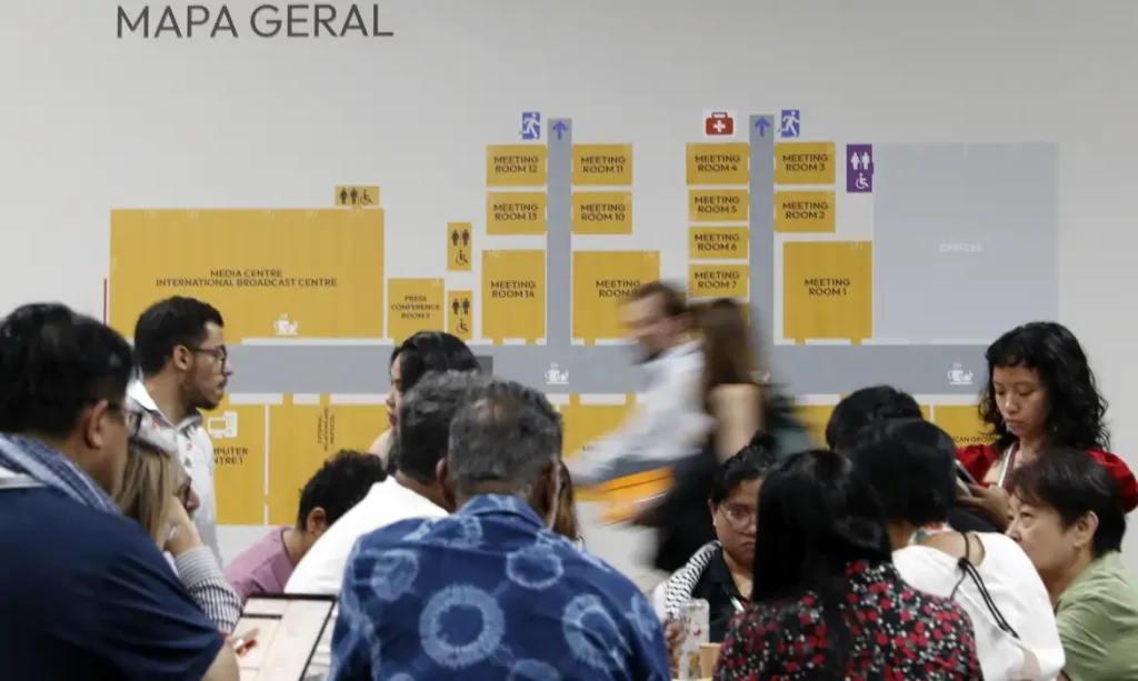 Belém (PA), 21/11/2025 - Movimentação de participantes na COP30. Foto: Bruno Peres/Agência Brasil