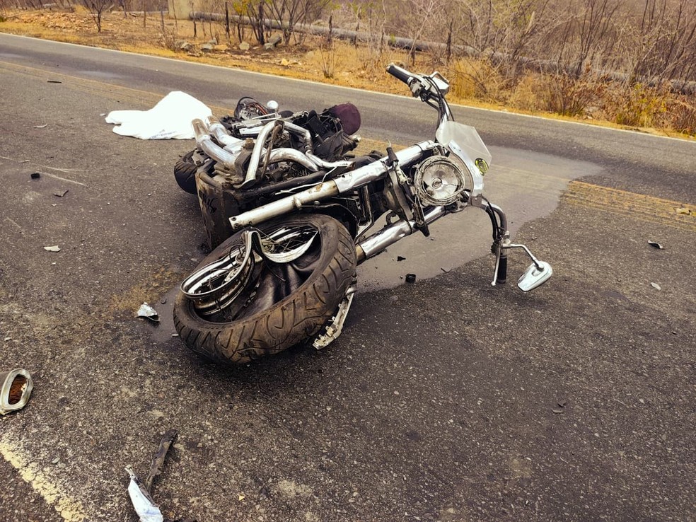 Motociclista morreu após colidir de frente com carro na rodovia RN-118 — Foto: PM/Cedida