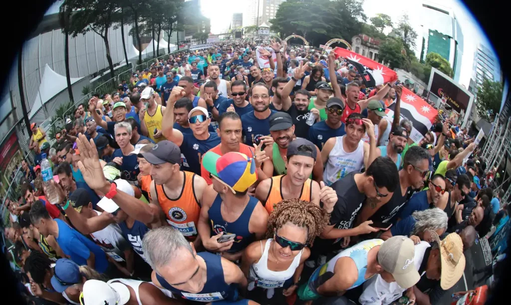 São Paulo (SP), 31/12/2025 - Pessoas aguardam o início da 100ª Corrida Internacional de São Silvestre. Foto: Paulo Pinto/Agencia Brasil