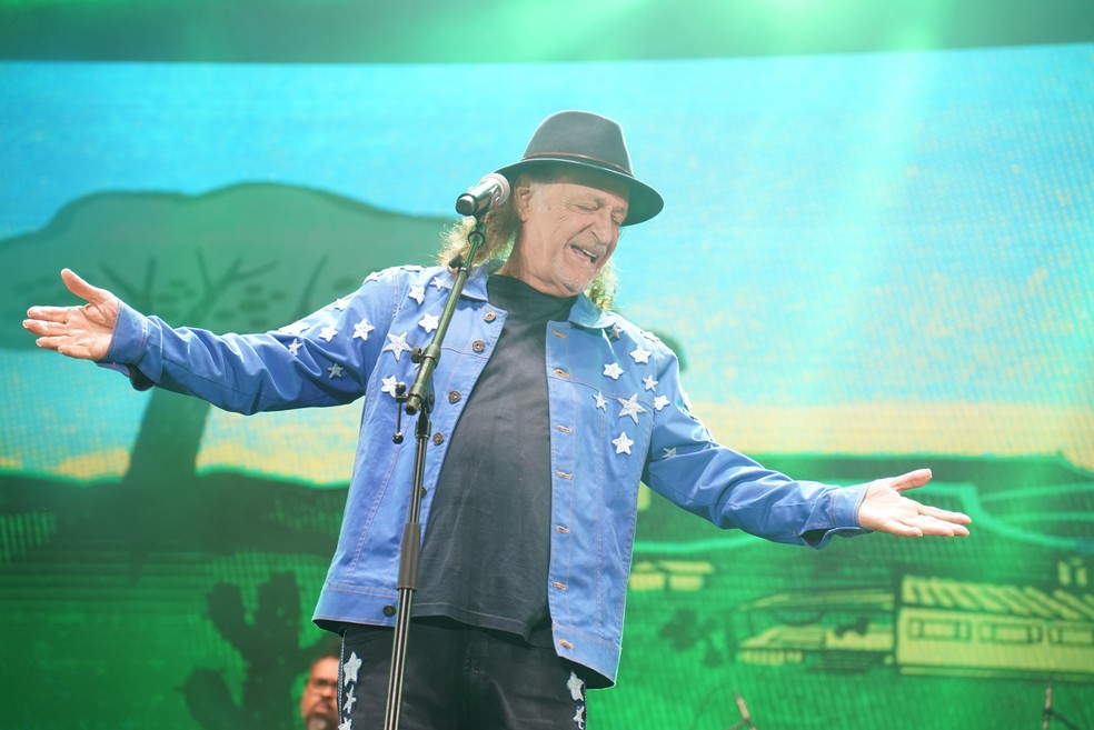 Look Alceu Valença no São João 2025 de Campina Grande — Foto: Divulgação