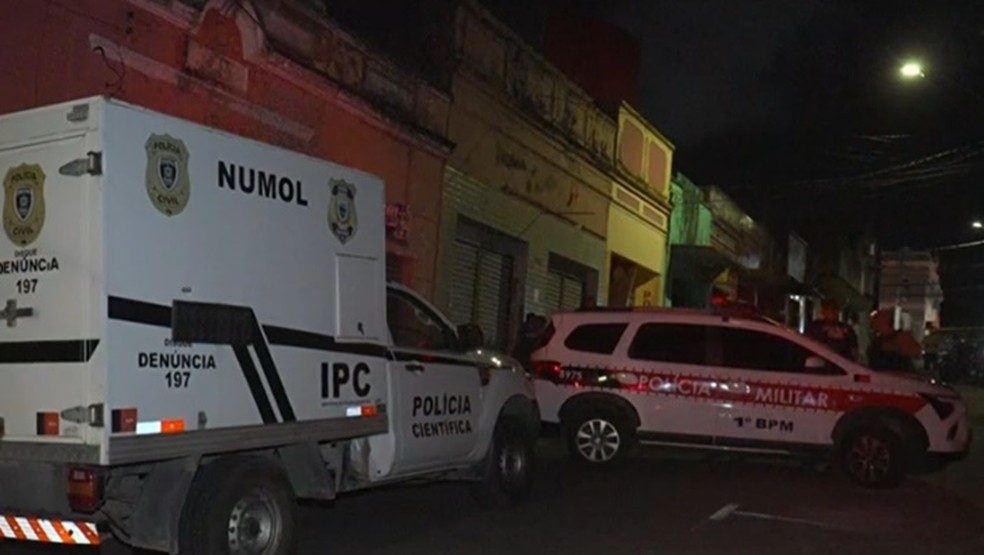 Homem foi morto a tiros na rua da República, no Centro de João Pessoa — Foto: Reprodução/TV Cabo Branco