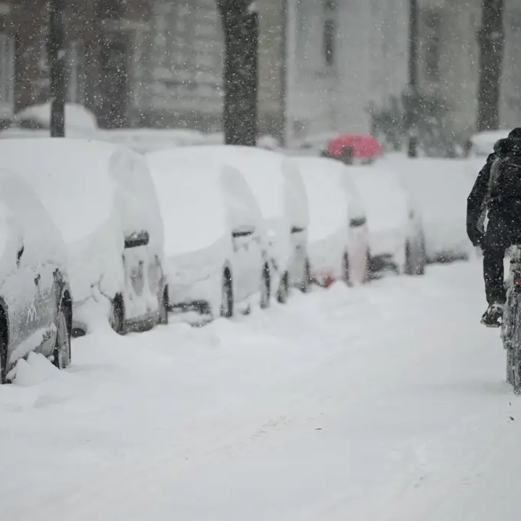 Tempestade 'Elli' traz neve e temperaturas congelantes para partes da Alemanha
09/01/2026
REUTERS/Fabian Bimmer