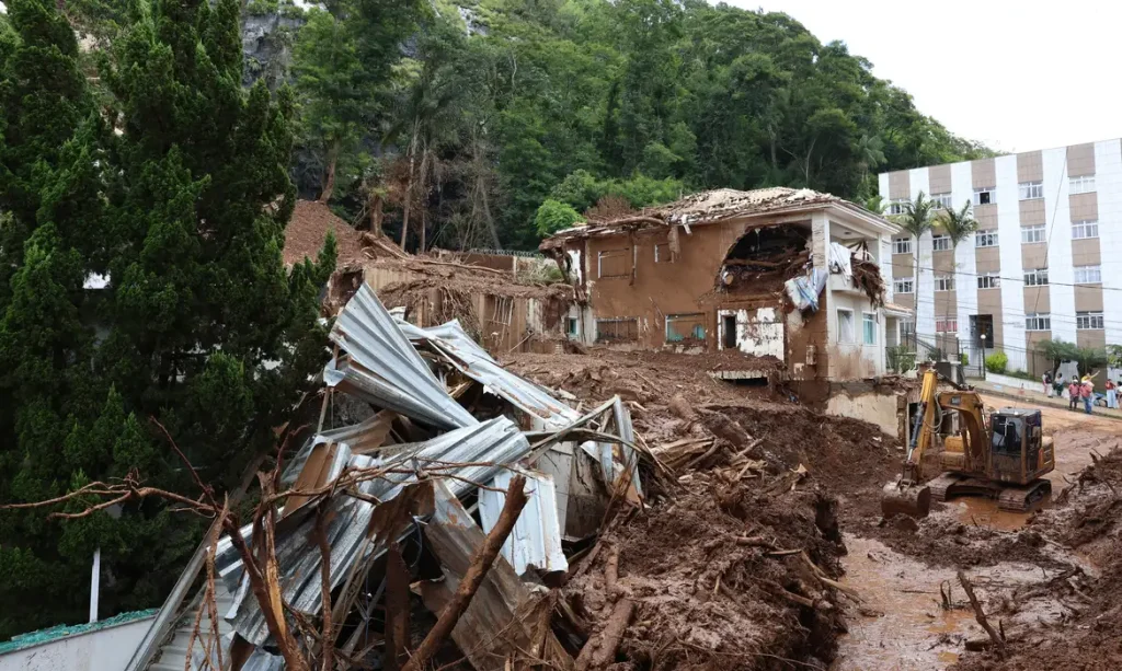 Juiz de Fora (MG), 27/02/2026 - Deslizamento de terra do Morro do Cristo, ocorrido durante a tempestade de segunda-feira, 23 de fevereiro, no Bairro Paineiras. Foto: Rovena Rosa/Agência Brasil
