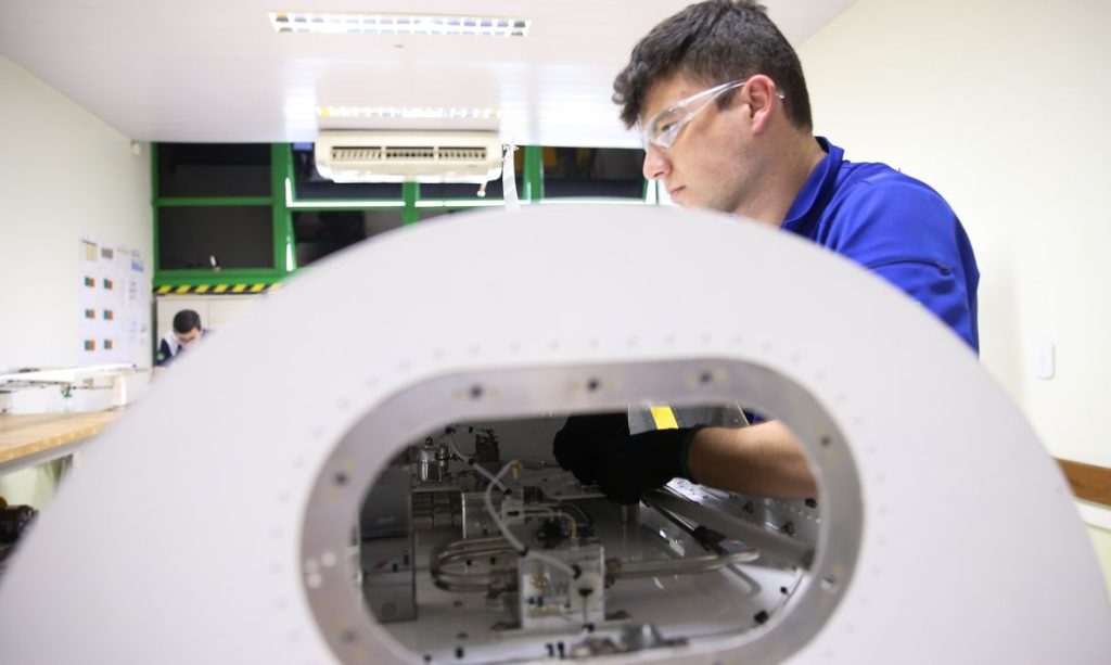 Brasília - Estudantes do ensino profissionalizante que participarão do WorldSkills 2017 se preparam para a competição no Centro de Treinamento do Senai-DF (Marcelo Camargo/Agência Brasil).