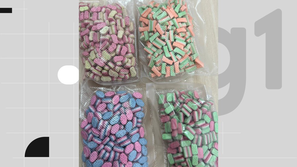 Mulher é presa após receber encomenda com mil compridos ecstasy, em Campina Grande — Foto: Polícia Federal