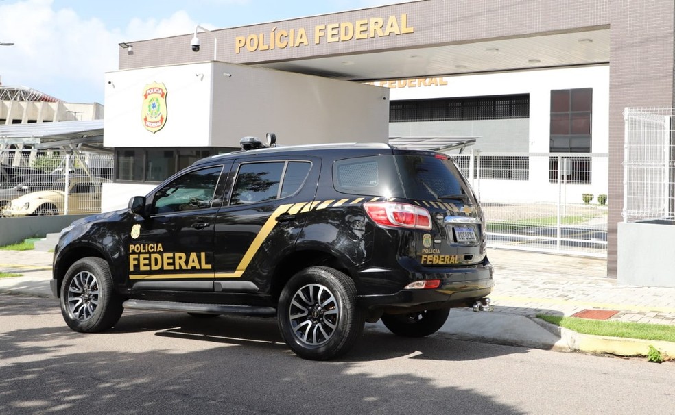Viatura da Polícia Federal em frente à sede da corporação em Natal — Foto: Divulgação