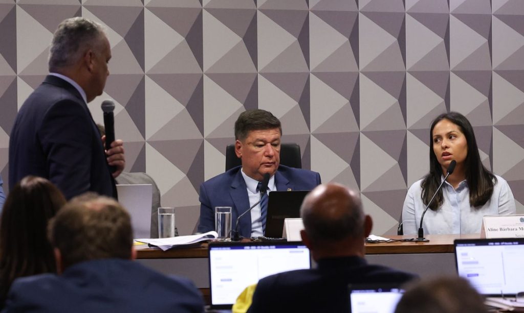 Brasília -DF - 02/03/2026- Reunião da Comissão Parlamentar Mista de Inquérito, CPMI do INSS) durante depoimento da  ex-secretária de Antônio Carlos Camilo Antunes — o