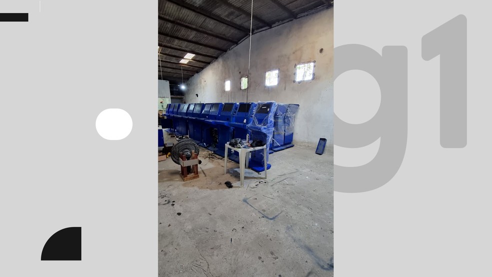 Depósito de caça-níqueis irregulares é desmantelado em Santa Rita e duas pessoas são detidas — Foto: Polícia Civil da Paraíba