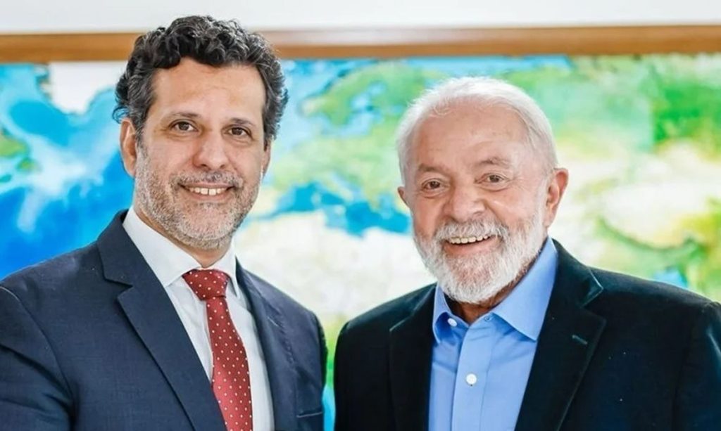 Brasília (DF), 30/03/2026 - FOTO DE ARQUIVO - Presidente da República, Luiz Inácio Lula da Silva, com Leonardo Barchini, novo ministro da Educação. Foto: Ricardo Stuckert/PR