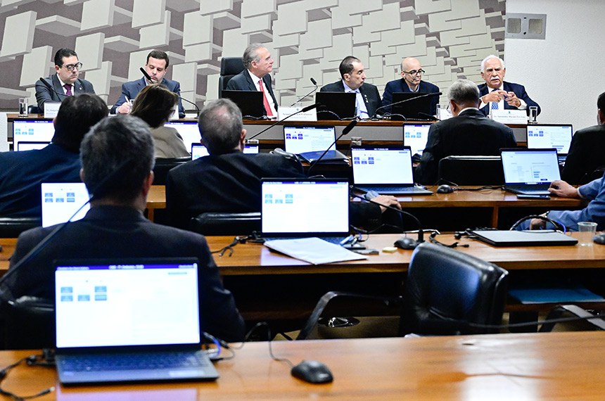 Mesa: 
presidente do Conselho Federal de Contabilidade (CFC), Joaquim de Alencar Bezerra Filho; 
diretor técnico do Instituto dos Auditores Independentes do Brasil (Ibracon), Rogerio Lopes Mota; 
presidente da CAE, senador Renan Calheiros (MDB-AL);
senador Jorge Kajuru (PSB-GO); 
superintendente de Normas Contábeis e de Auditoria da Comissão de Valores Mobiliários (CVM), Fabio Pinto Coelho; 
fundador e Presidente do Conselho de Administração da Trevisan Escola de Negócios, Antoninho Marmo Trevisan em pronunciamento.