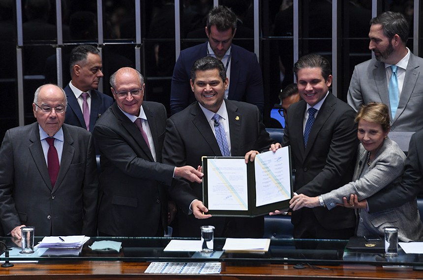 Mesa: 
ministro de Estado das Relações Exteriores, embaixador Mauro Vieira; 
vice-presidente da República, Geraldo Alckmin; 
presidente do Senado Federal, senador Davi Alcolumbre (União-AP); 
presidente da Câmara dos Deputados, deputado Hugo Motta (Republicanos-PB); 
relatora do PDL 41/2026 no Senado Federal, senadora Tereza Cristina (PP-MS).