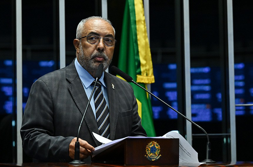 Em discurso, à tribuna, senador Paulo Paim (PT-RS).