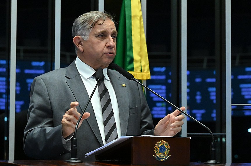 Senador Izalci Lucas (PL-DF) em discurso à tribuna.