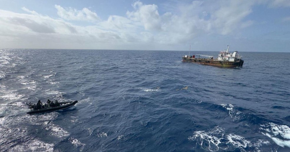 Navio africano ficou quase dois meses à deriva — Foto: Divulgação/Marinha do Brasil