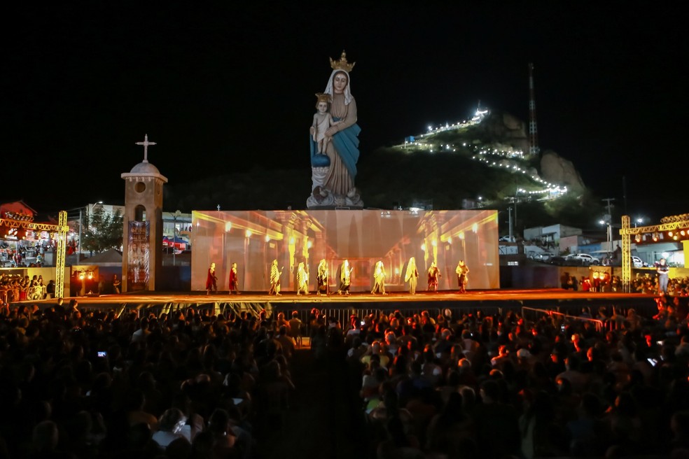 Paixão de Cristo do Monte do Galo é realizada no Santuário de Nossa Senhora das Vitórias, aos pés do Monte do Galo, em Carnaúba dos Dantas — Foto: Isaac Dantas/Divulgação