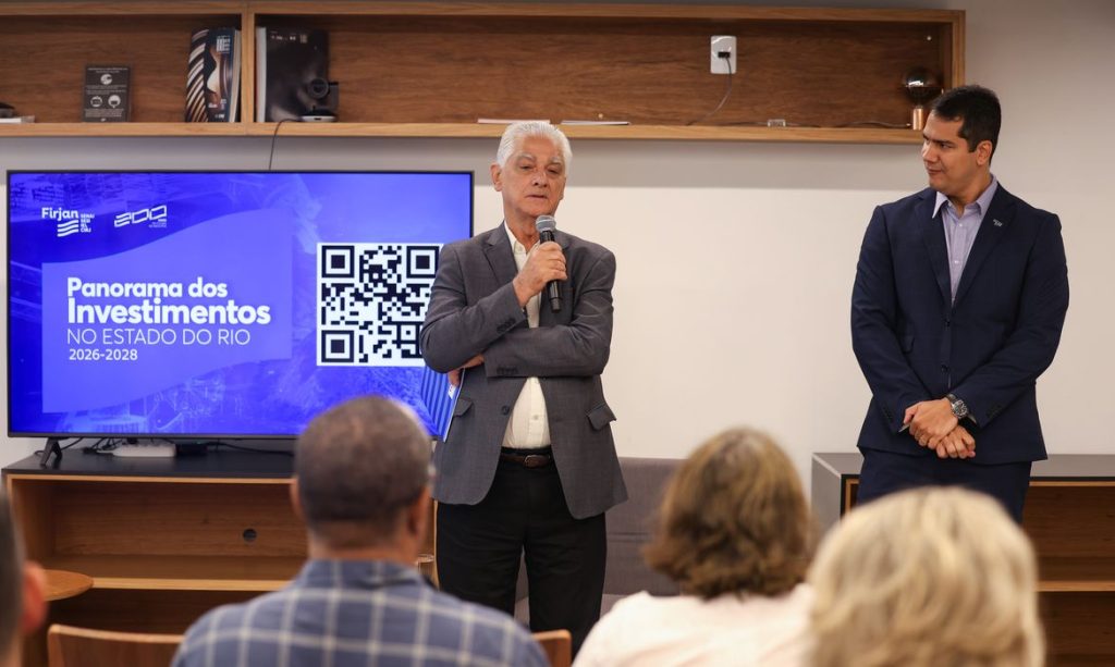 Rio de Janeiro (RJ), 31/03/2026 – O presidente da Federação das Indústrias do Estado do Rio de Janeiro (Firjan), Luiz Césio Caetano e o gerente de infraestrutura da instituição, Isaque Ouverney, durante o lançamento do Panorama dos Investimentos no estado, na Casa Firjan, na zona sul da capital fluminense. Foto: Tomaz Silva/Agência Brasil