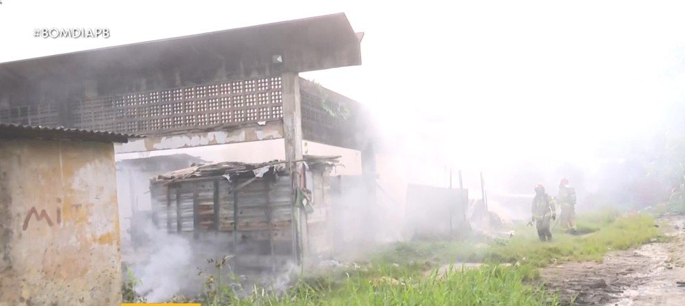 Incêndio atinge antigo mercado modelo no bairro do Varadouro, em João Pessoa — Foto: Reprodução / TV Cabo Branco