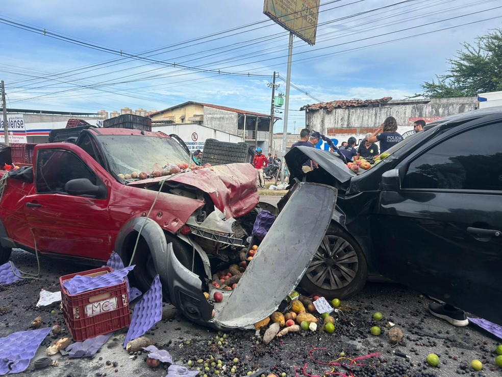 Colisão frontal aconteceu no início da manhã desta segunda-feira (30) em Natal — Foto: Stephany Souza/Inter TV Cabugi