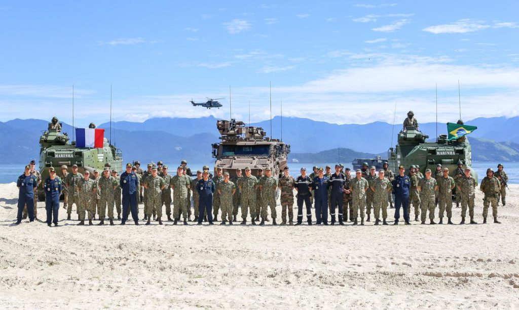 Rio de Janeiro (RJ), 23/04/2026 - FOTO DE ARQUIVO - O grupo naval francês Jeanne D`Arc realiza, no Rio de Janeiro, uma das principais missões de formação e projeção da Marinha Nacional Francesa. Mais de 1,3 mil militares franceses e brasileiros participam da ação que busca desenvolver técnicas de trabalho em comum entre Marinha e Exército franceses e a Marinha do Brasil. Foto: Marinha do Brasil/Divulgação