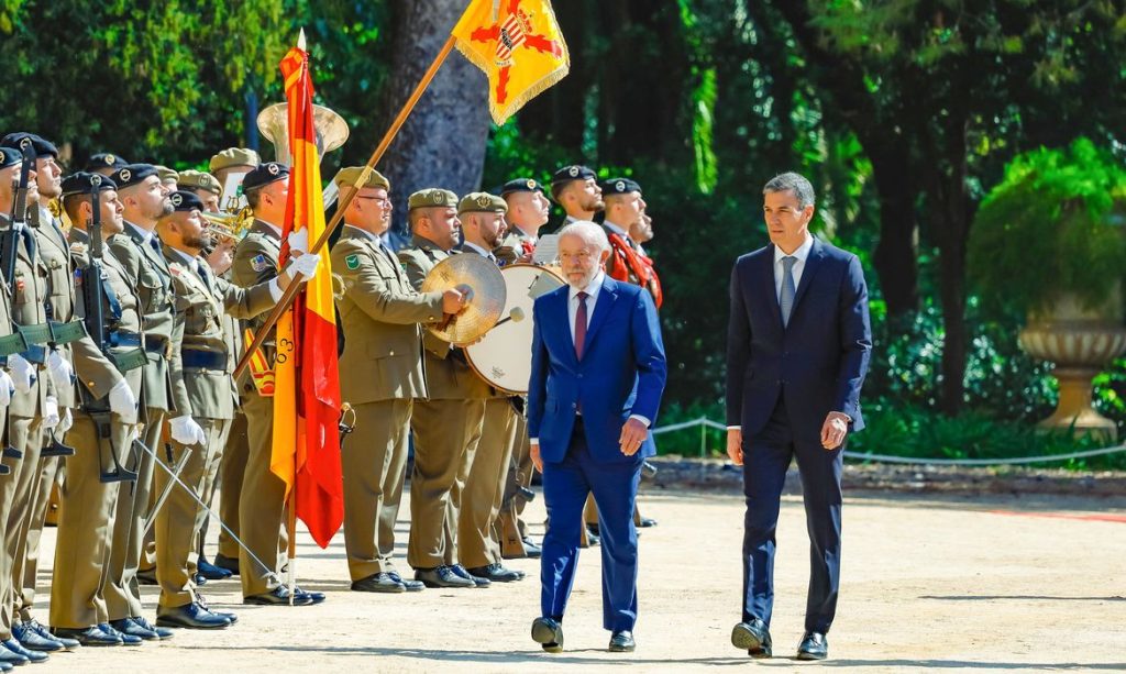 17.04.2026 – Presidente da República, Luiz Inácio Lula da Silva, durante cerimônia oficial de chegada. Jardins do Palácio de Pedralbes, Espanha.

Foto: Ricardo Stuckert / PR
