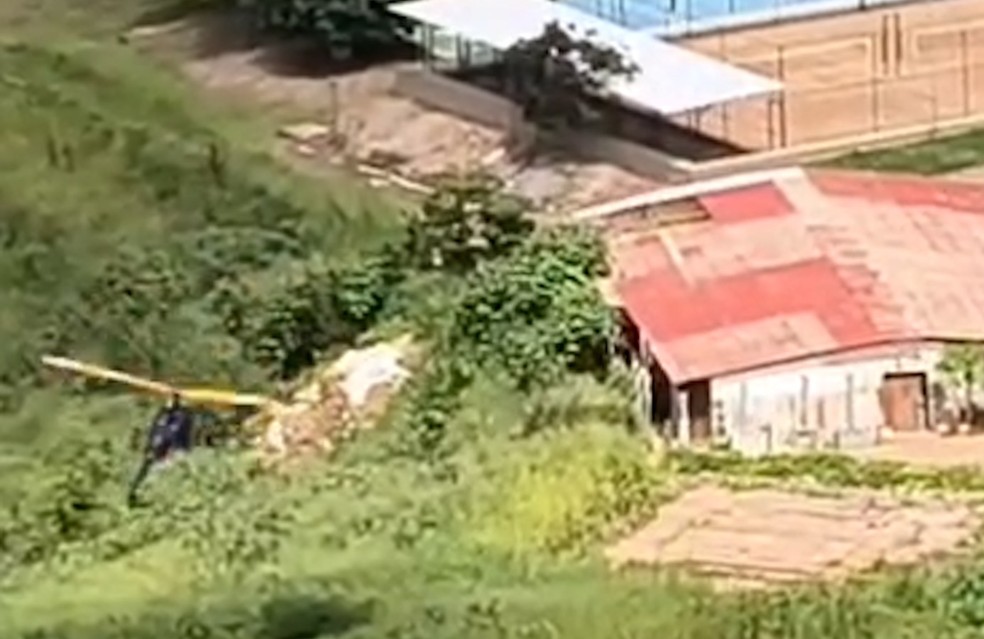 Momento da queda do helicóptero em Campina Grande — Foto: Reprodução