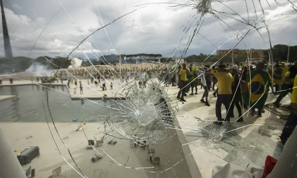 08.01.2023-Golpistas invadem e depredam Palácio do Planalto, STF e Congresso Nacional. Foto: Joédson Alves/Agência Brasil