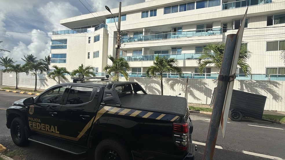 Apartamento do prefeito de Cabedelo foi alvo de mandado de busca e apreensão — Foto: Zuila David/TV Cabo Branco